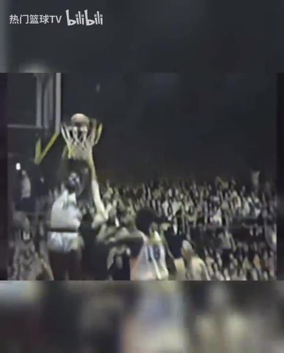 這是怪物嗎？張伯倫高中時期是怎么打球的？校園里的明星！