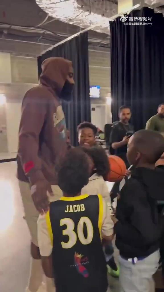 哈登賽后對小朋友：聽你們家長的話，總有一天你們也會打進(jìn)NBA