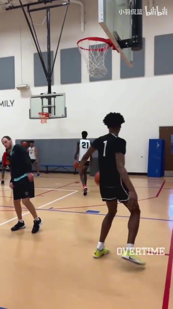 地表最強(qiáng)身體素質(zhì)？阿門扣籃簡直就像直升機(jī)起飛一樣！