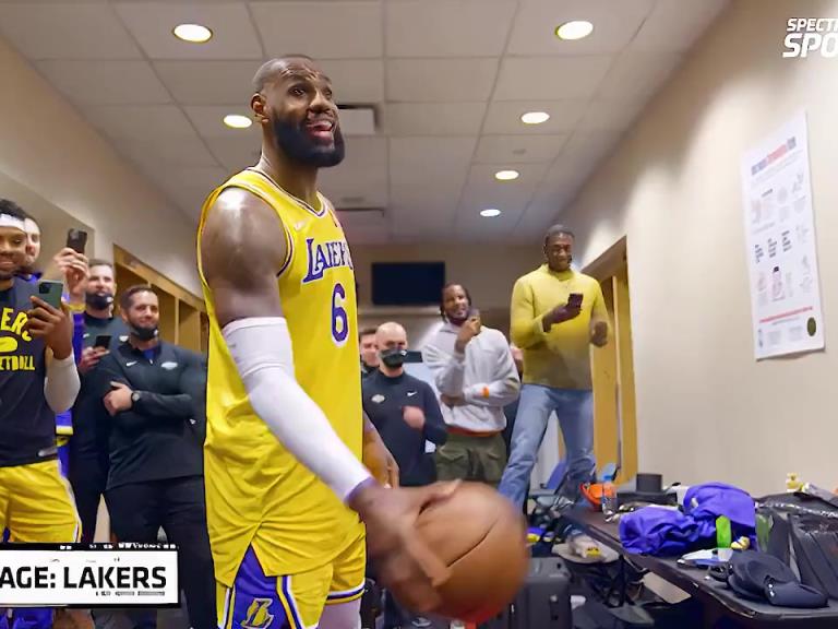 里弗斯絕殺之后湖人隊的更衣室氛圍，簡直不要太和諧！！