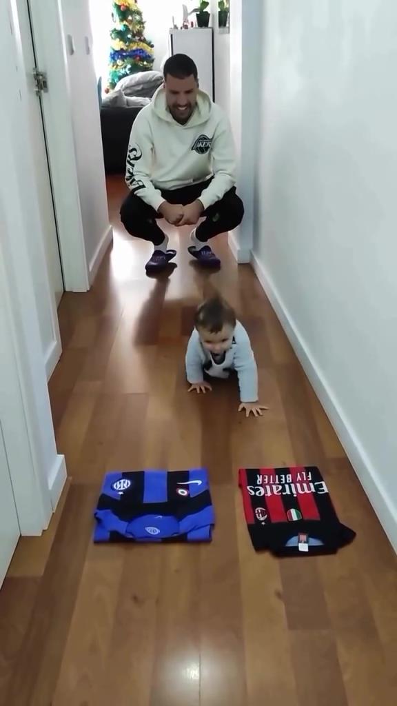 AC米蘭：此子必成大器?。祝捍俗訑嗖豢闪?！