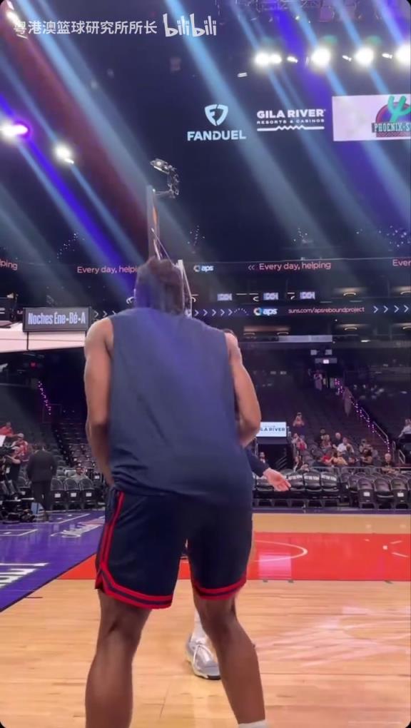 機器人級別的靜態身體！近距離看小卡的賽前熱身！